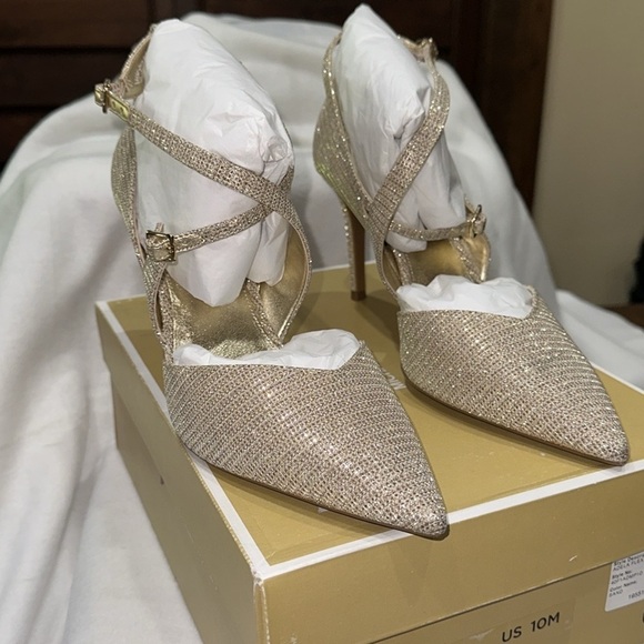 NEW M Michael Kors Adela Flex Pump Glitter Chain Mesh Gold Metallic Sz 10 NEW - Picture 1 of 15